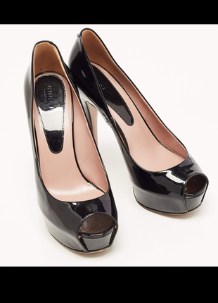 Gucci black чорні лаковані човники gucci з відкритим носком, розмір 38