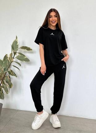 Костюм жіночий