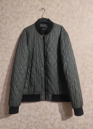 Бомбер оливкового кольору