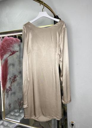 Міні-атласне плаття з деталями ззаду бренда na-kd1 фото