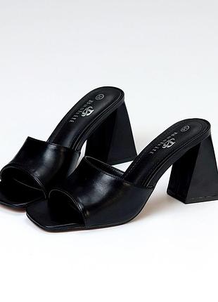 Элегантные черные сабо на высоком устойчивом каблуке лаконичный дизайн