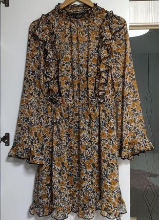 Легка красива сукня у квітковий принт від river island 💛🤍