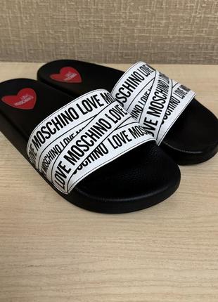 Шлепанцы love moschino