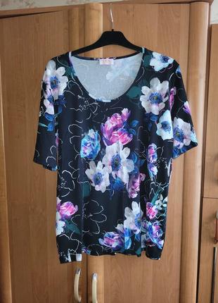 Женская вискозная яркая футболка с цветочным принтом san setto р 52-54