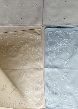 Новые, супер качественные, полупрозрачные платочки, носовички 28-30, шов роуль, с как будто сотканными цветами и бабочками👌🦋🌸