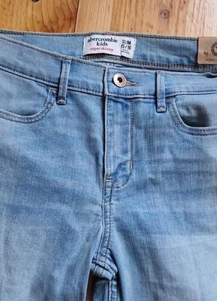 Брендовые фирменные подростковые легкие летние демисезонные стрейчевые джинсы aberumbie &amp; fitch,оригинал,новые с бирками,15-16 лет.3 фото