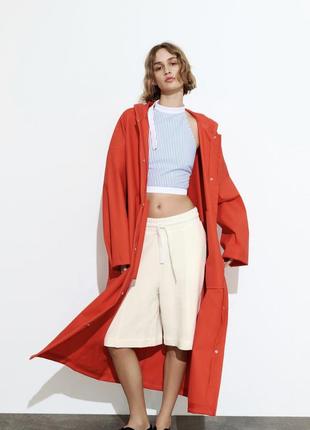 Жовтогарячий плащ zara