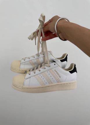 Adidas superstar white / beige logo premium кроссовки кроссовки кроссовки7 фото