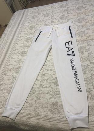 Фирменные спортивные штаны armani