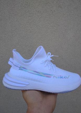 Білі жіночі тканинні кросівки