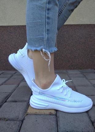 Білі жіночі тканинні кросівки