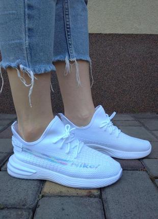 Білі жіночі тканинні кросівки