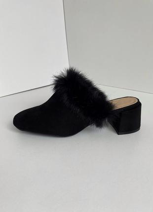 Мюлі жіночі чорні. закриті шльопки. мюлі з пірʼям