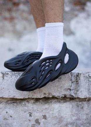 Оригінальні кросівки center adidas yeezy foam runner black