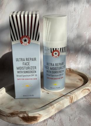 Увлажняющий крем для лица с солнцезащитным кремом широкого спектра spf 30 first aid beauty ultra repair face moisturizer