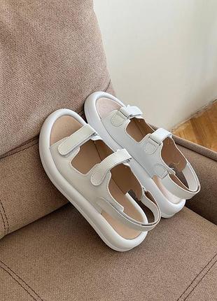 Білі босоніжки на 3 липучки з натуральної шкіри на білій підошві6 фото