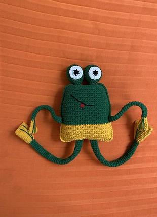 Жабка тянучка в'язана іграшка лягушка вязаная игрушка