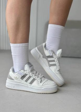 Женские кроссовки adidas forum