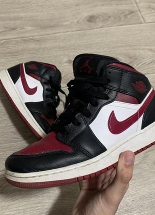 Кросівки nike jordan mid 1, 39 розмір оригінал