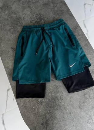 Спортивные шорты