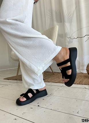 Черные женские трендовые шлепанцы шлепки под бренд из натуральной замши замшевые...