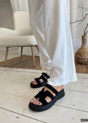 Черные женские трендовые шлепанцы шлепки под бренд из натуральной замши замшевые...