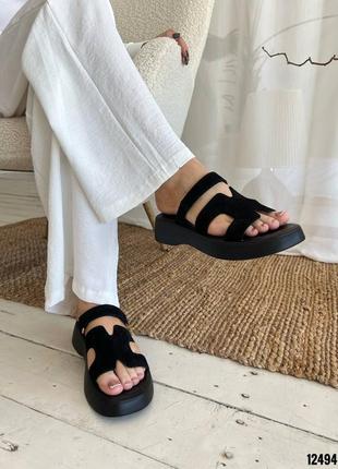 Черные женские трендовые шлепанцы шлепки под бренд из натуральной замши замшевые...