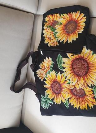 Набор сумка и косметичка "соняшники "вышита бисером2 фото
