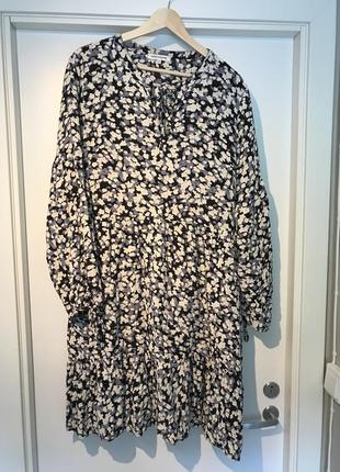 Сарафан в цветок с синим, белым и черным цветами