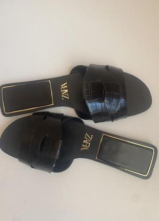 Шльопанці zara
