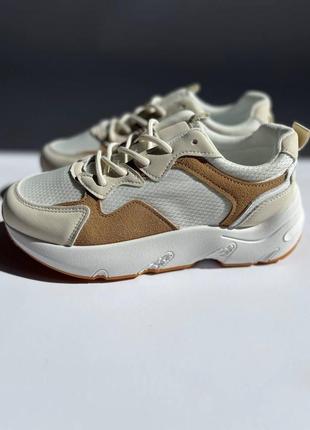 Повсякденні жіночі кросівки6 фото