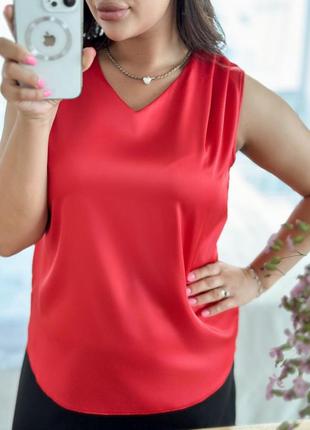 Шовкова блуза з v-подібним вирізом без рукавів