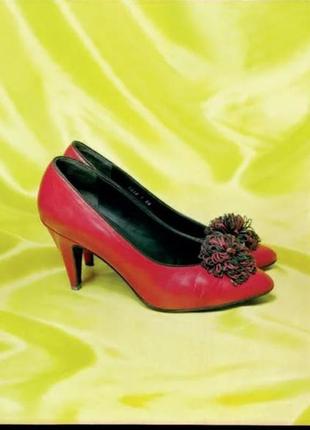 Итальянские кожаные туфли на шпильке . очень мягкие,розмер 36-37