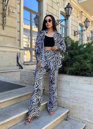 Брючный костюм: рубашка и штаны свободного кроя🦓