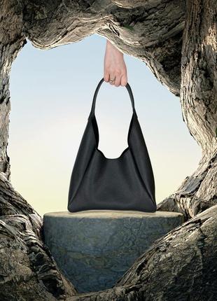 Жіноча шкіряна сумка хобо "torba" чорна ручної роботи