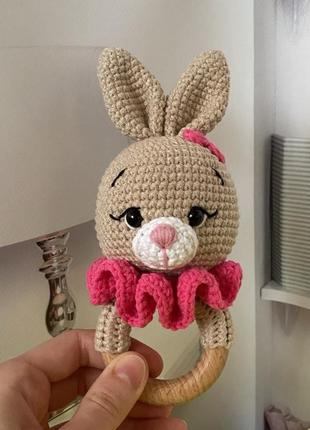 Зайчик брязкальце гризунок ручної роботи гризунець зайка вʼязана іграшка погремушка