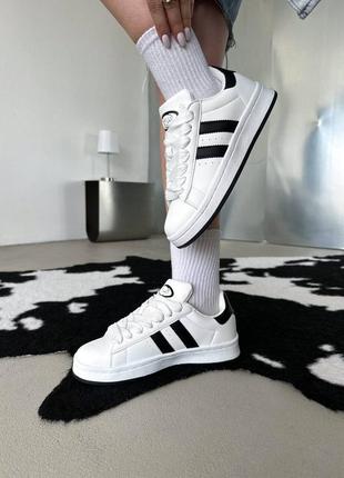 Кросівки жіночі