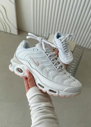 Трендові жіночі кросівки nike air max tn plus triple white pink білі
