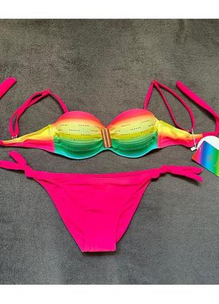 Яркий купальник