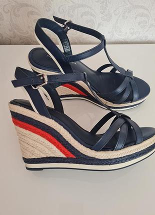 Нові босоніжки tommy hilfiger