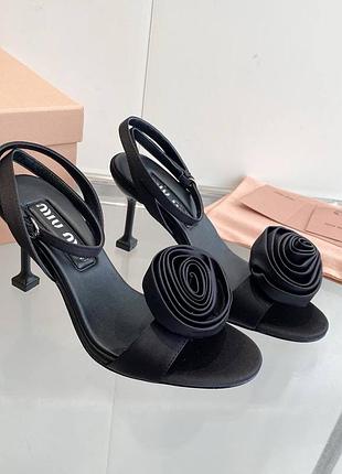 Босоніжки в стилі miu miu