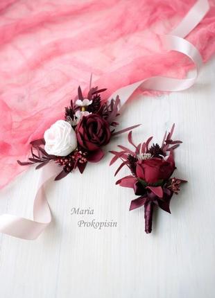 Набор свадебных украшений:бутоньерка и браслет в бордовом цвете.