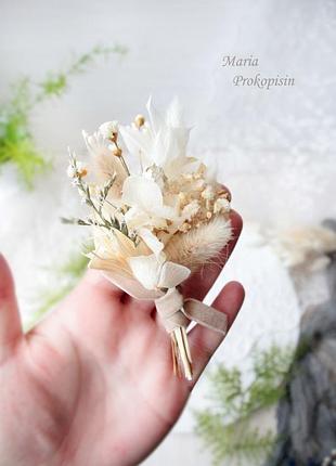 Бутоньерка с сухоцветами.