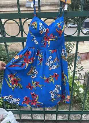 Дівчатка, хто любе плаття з чашечками.??? насиченого кольору  , квіткового принту, ззаді резинка