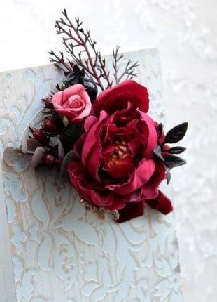 Набор свадебных украшений:бархатная бутоньерка и браслет в вишневом цвете2 фото