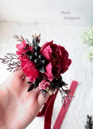 Набор свадебных украшений:бархатная бутоньерка и браслет в вишневом цвете4 фото
