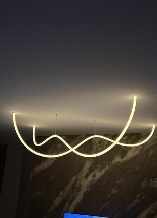 Оригинальная и стильная люстра в зал