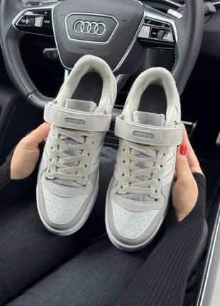Стильні кросівки adidas forum low grey beige white женские кроссовки адидас на липучке серые с белым2 фото