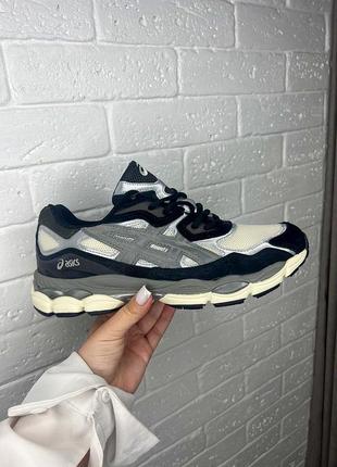 Класні жіночі та чоловічі кросівки asics Svarta gel-nyc black grey beige чорні з бежевим