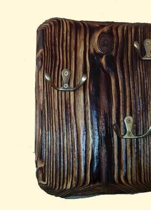 Стильная ключница из состаренной древесины3 фото